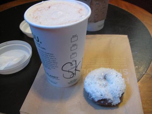 skinny vanilla latte & mini donut - 1/31/10